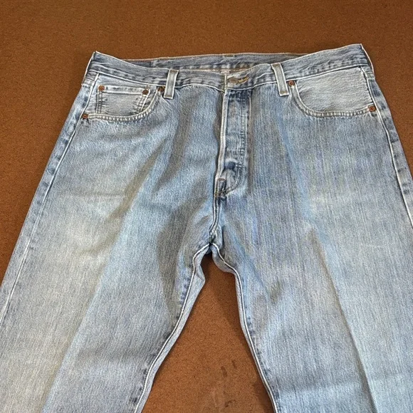 Levi's 501 Men's Straight Jeans in Medium Blue 40x34 - Picture 3 of 14
